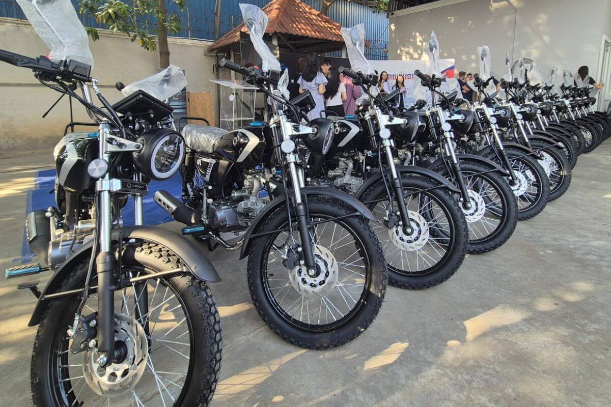 Over a dozen Calypso Ori motorcycles lined up